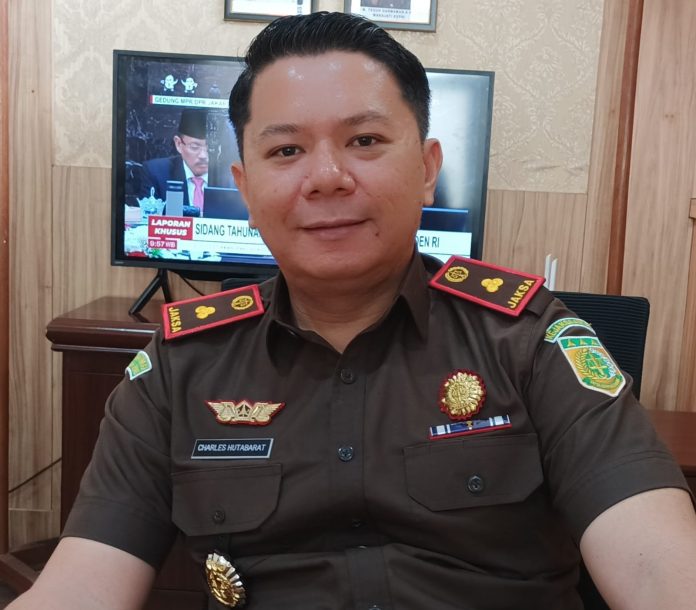 Foto Kepala cabang kejaksaan negeri (Kacabjari) Kundur Charles Hutabarat